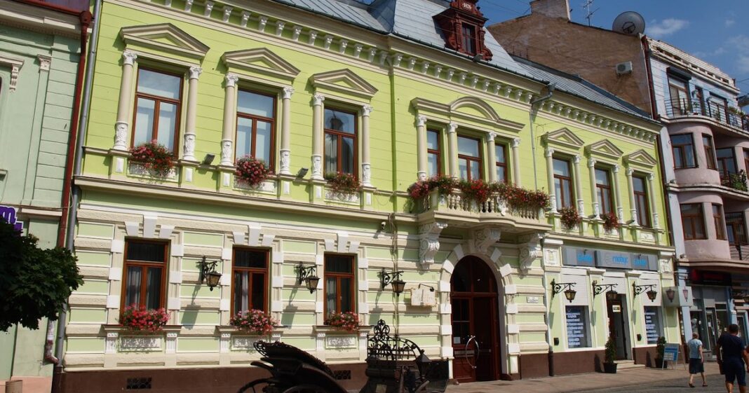 Будівля: РАЦС у Чернівцях